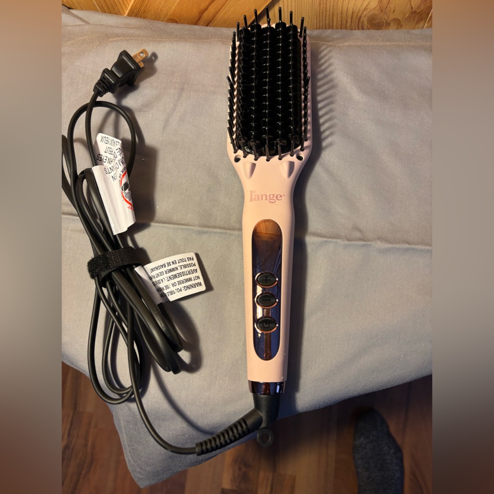 l’ange LeVite. Ceramic Straightening Brush